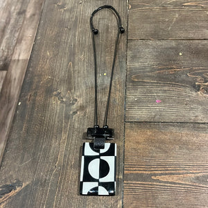 Kenneth Bell 2144 White/Black Pendant Necklaces