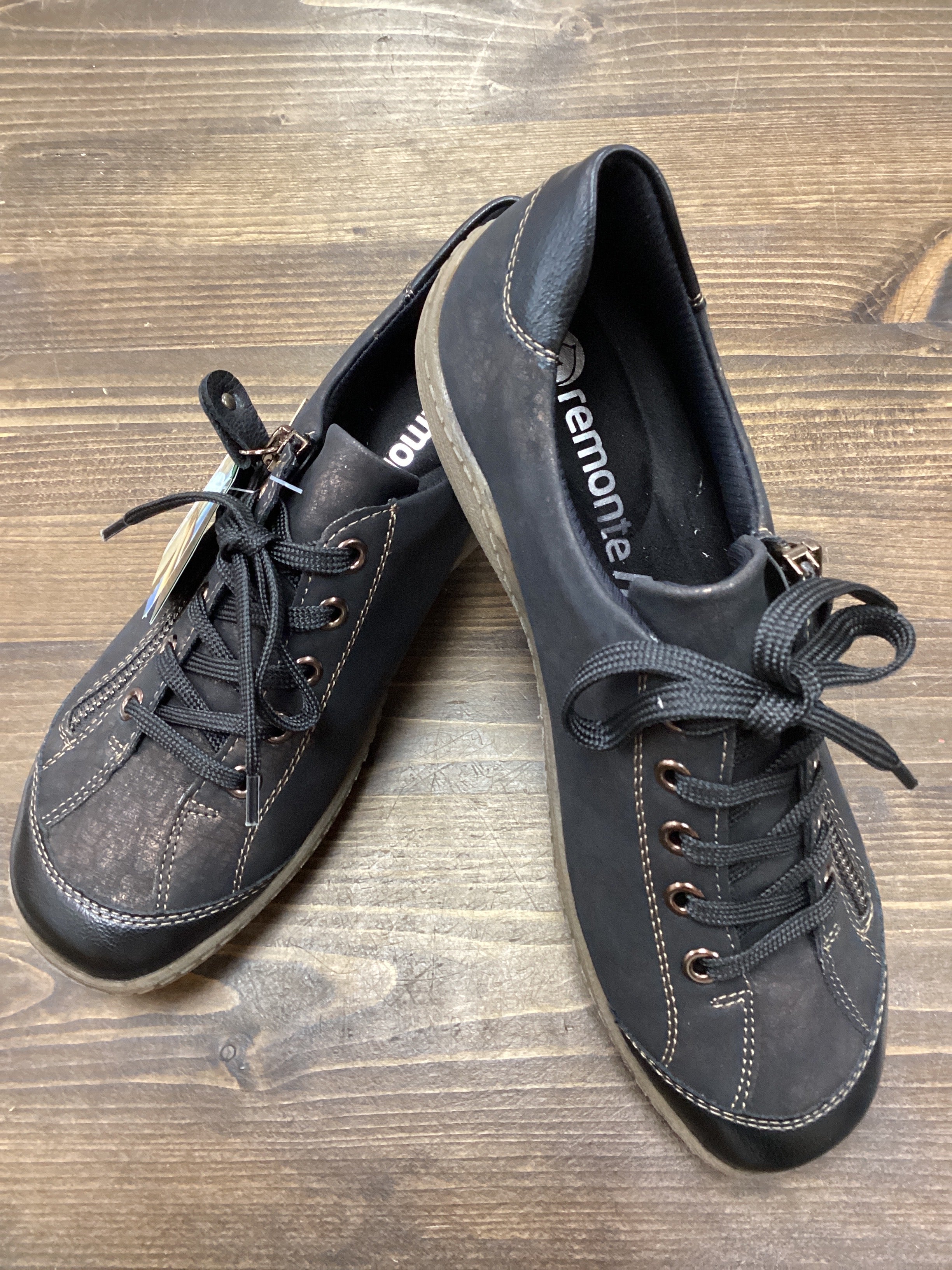 Remonte R1402-07 Black walking shoe with zipper