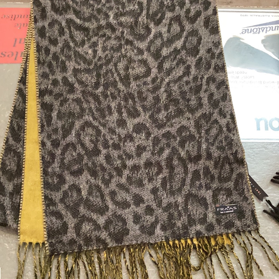 Fraas 625273 Leopard Print Scarf