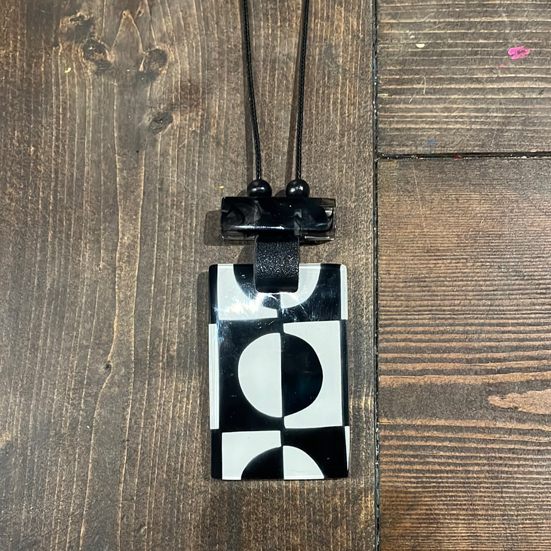 Kenneth Bell 2144 White/Black Pendant Necklaces