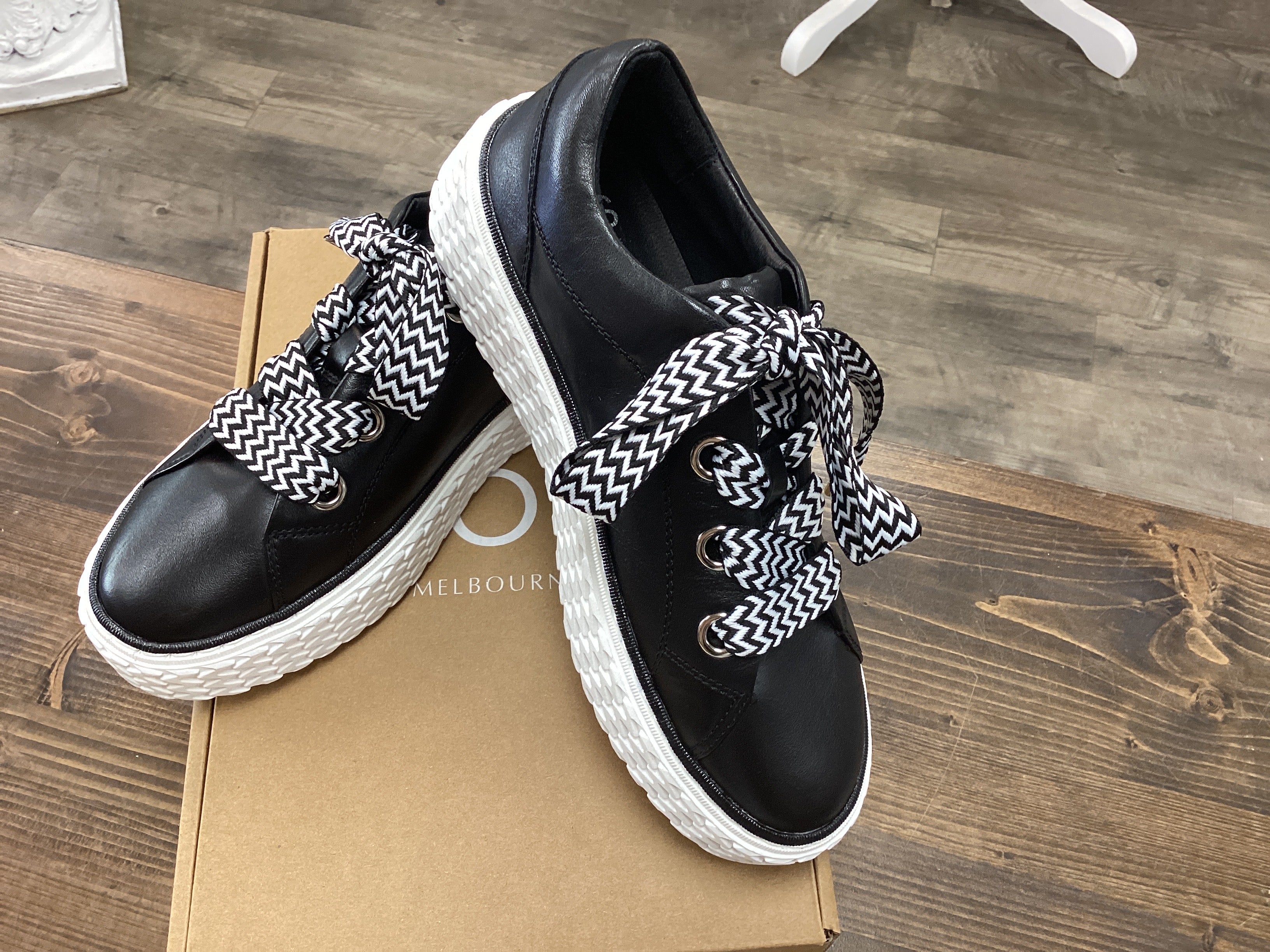 EOS TRINSIC Black Platform Leather Sneaker