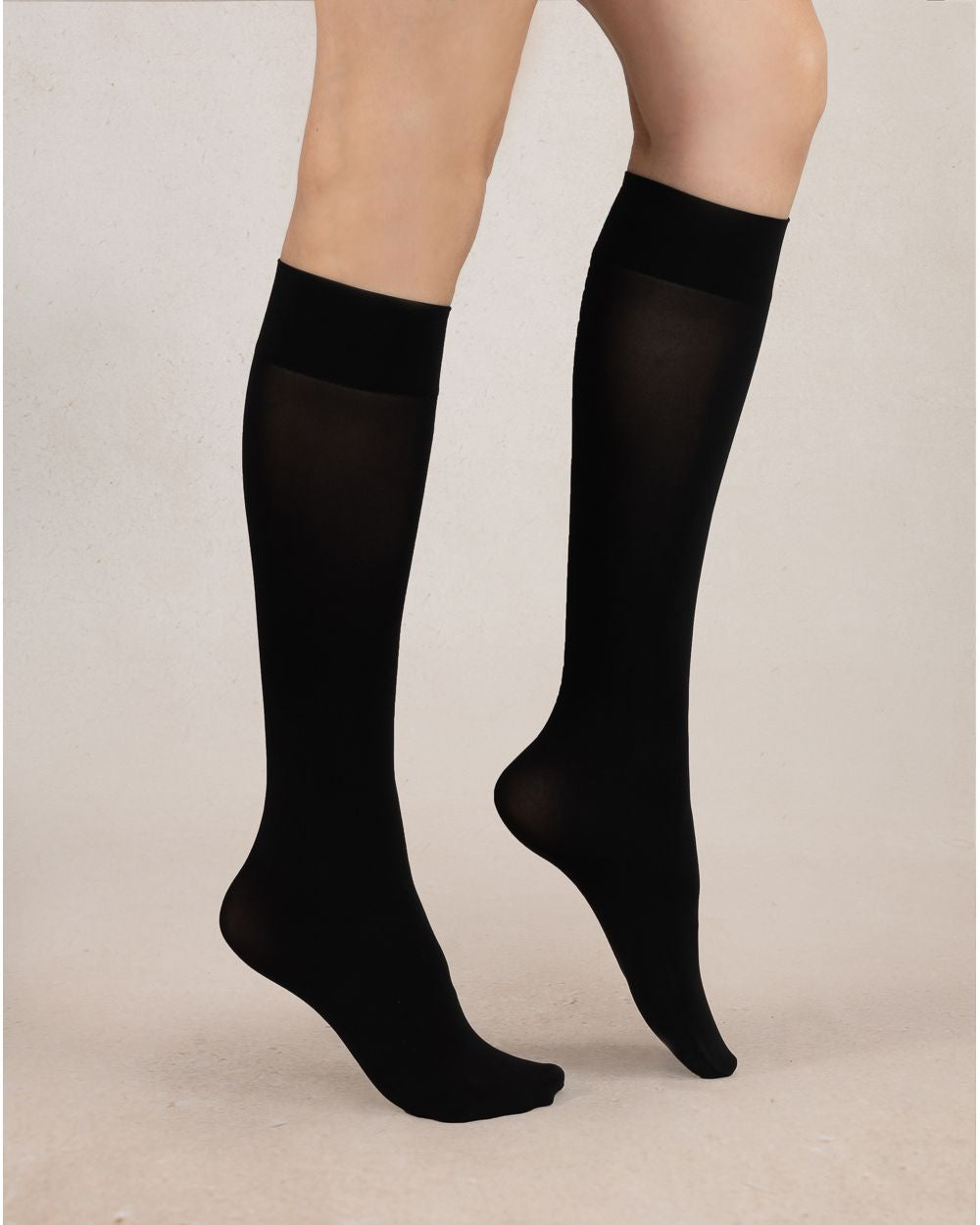 Bleuforet FBU5107AR5FTU semi sheer black below the knee sock (one size)