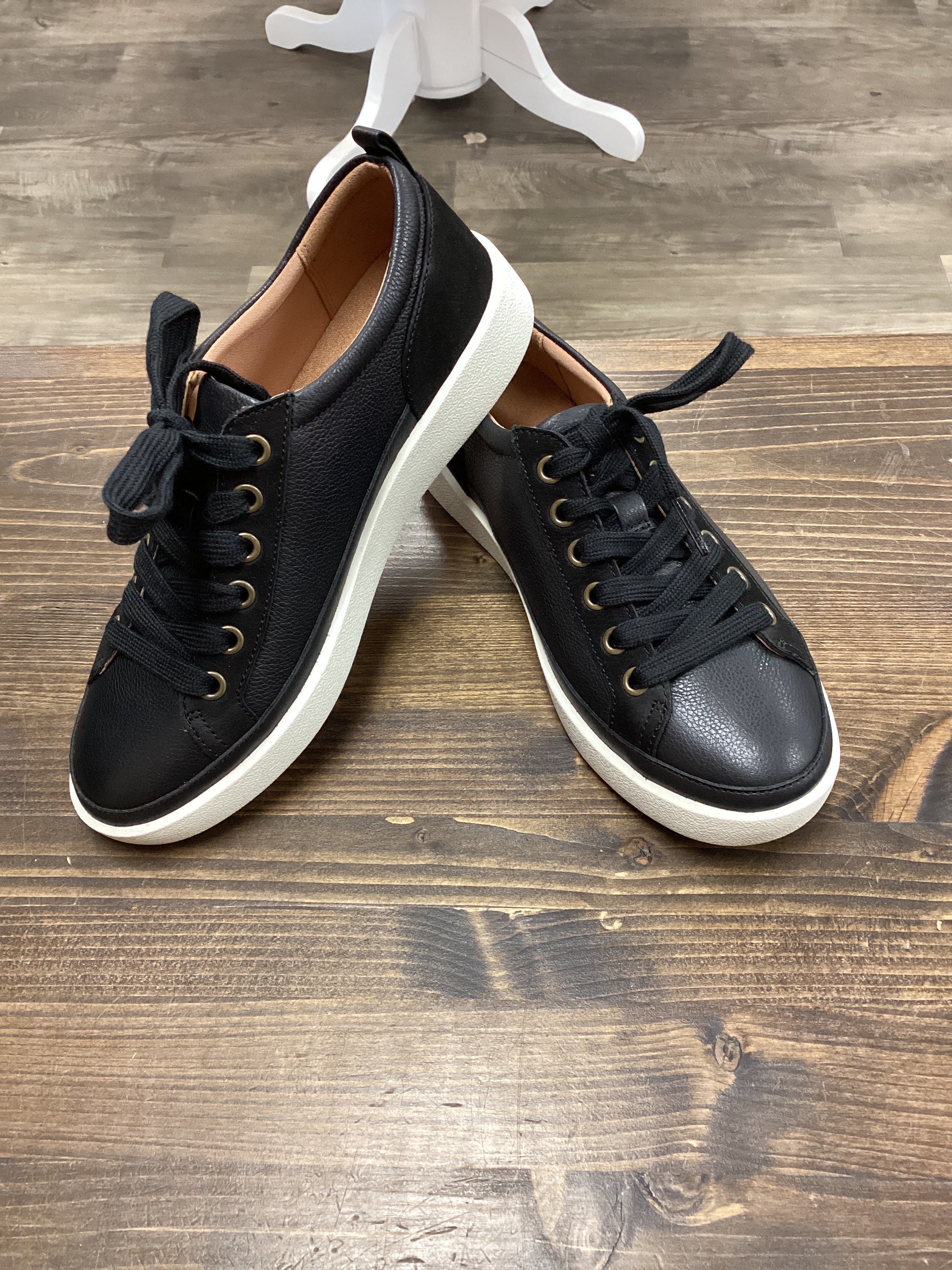 Vionic Winny Lace Up Sneaker