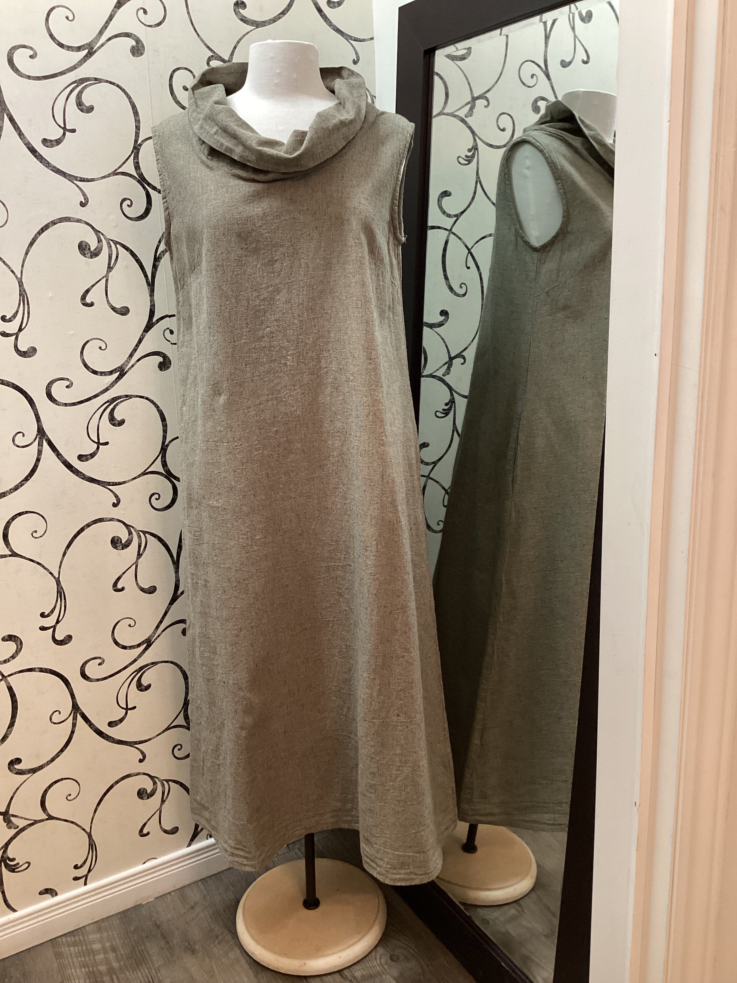 Cut Loose 4190329 Cowl Neck Maxi Dress