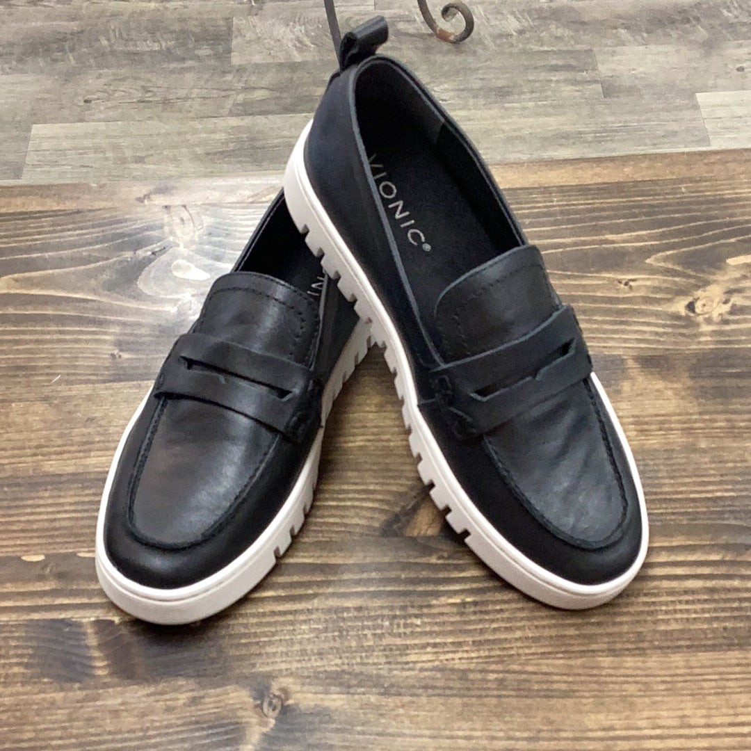 Vionic Uptown Leather Loafer