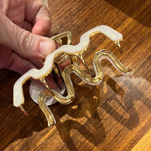 Swoon Beauty Lily Acetate & Metal Claw Clip
