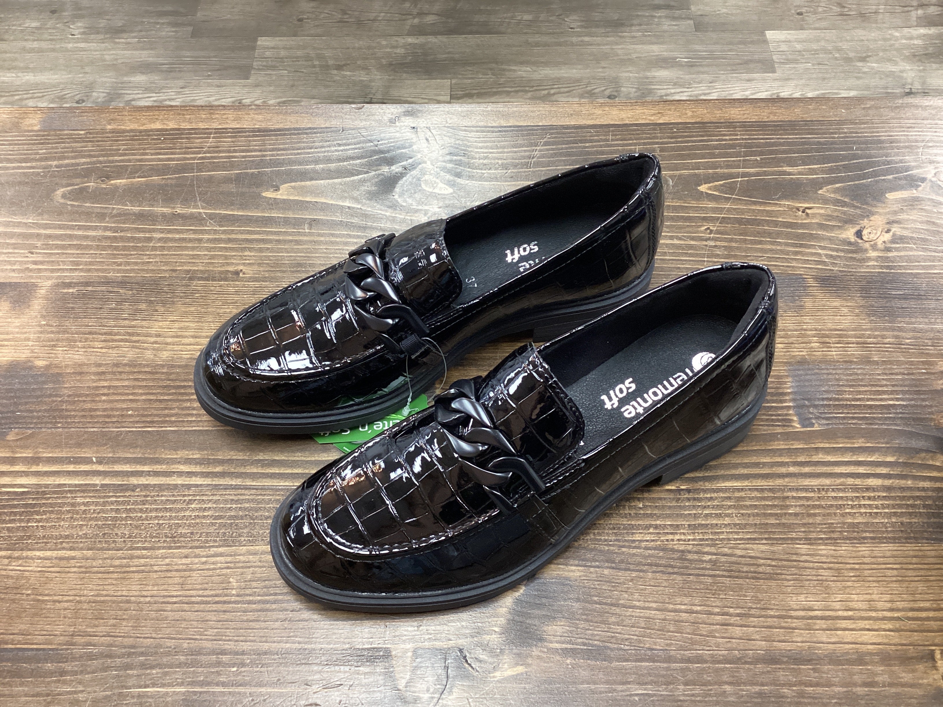 Remote (D1U00-00) Leather Loafer