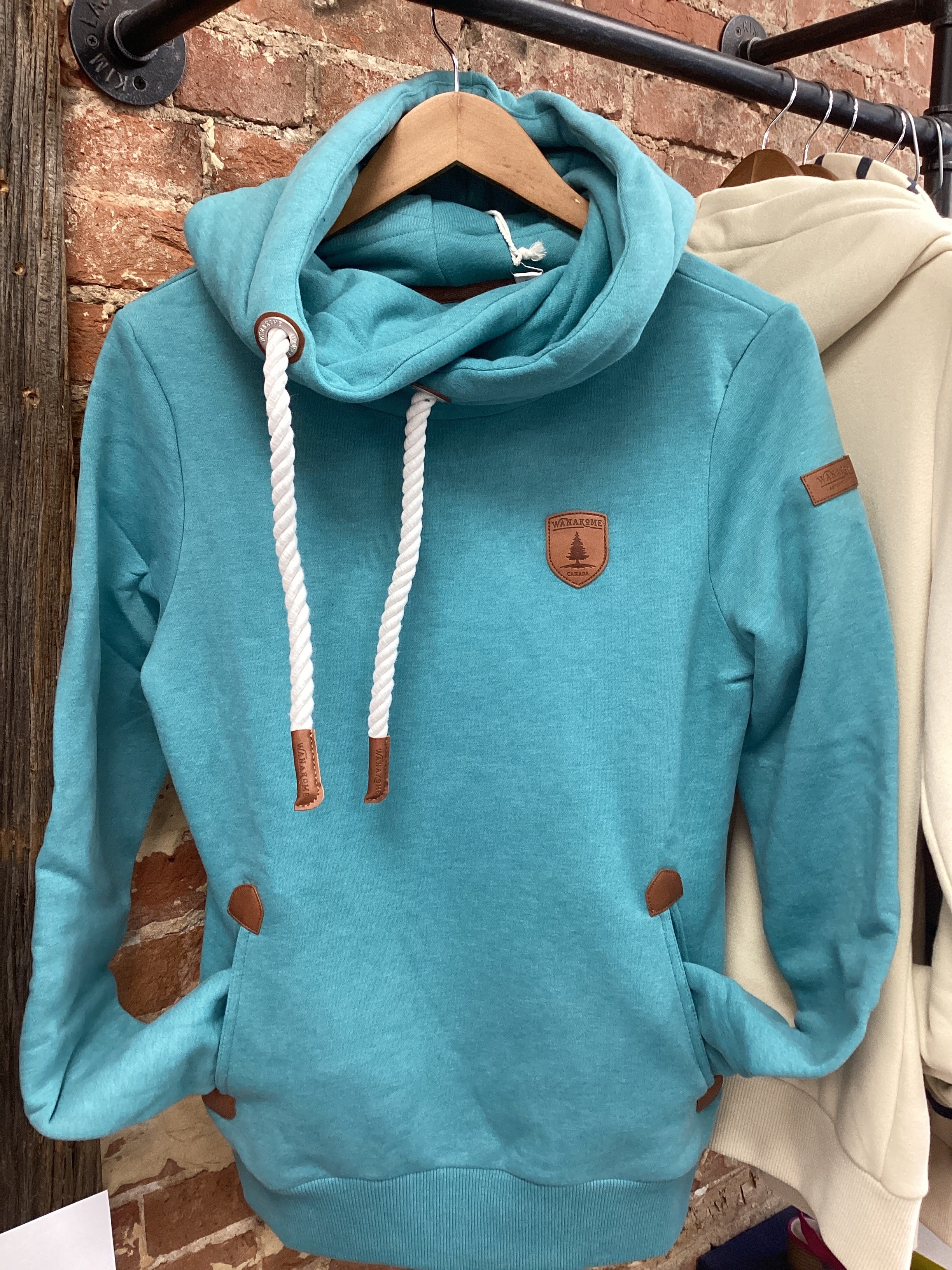 Wanakome Artemis 0702B Lake Pull Over Hoodie