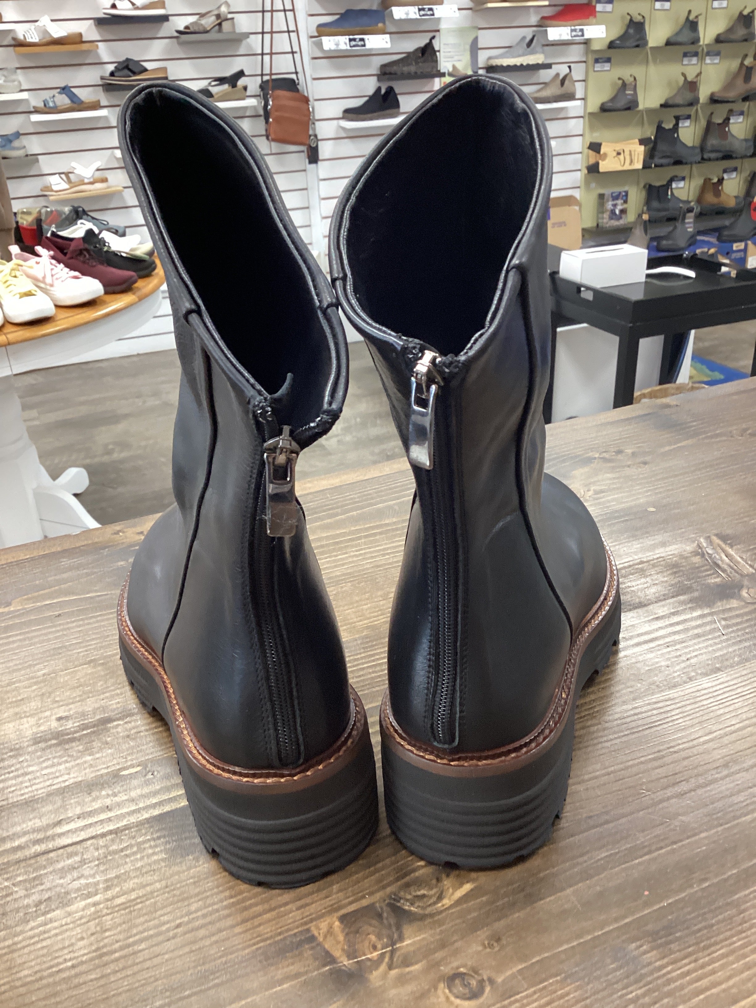 Ateliers BOSU Black leather boot