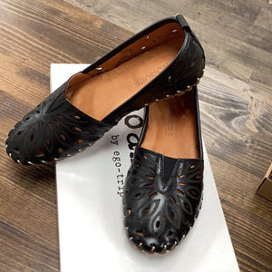 Roamers Viola Black Loafer