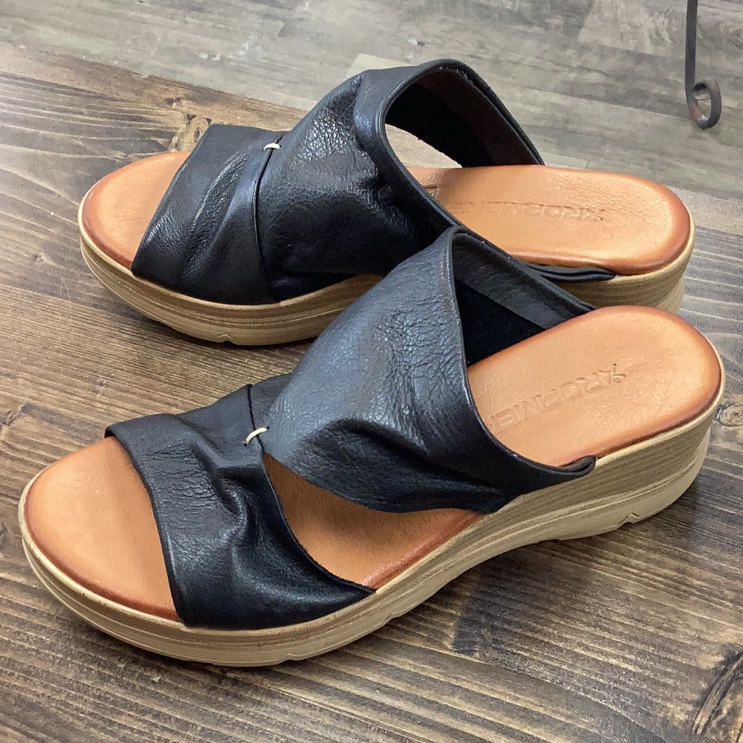 Roamers Enid Leather Slip On Sandal