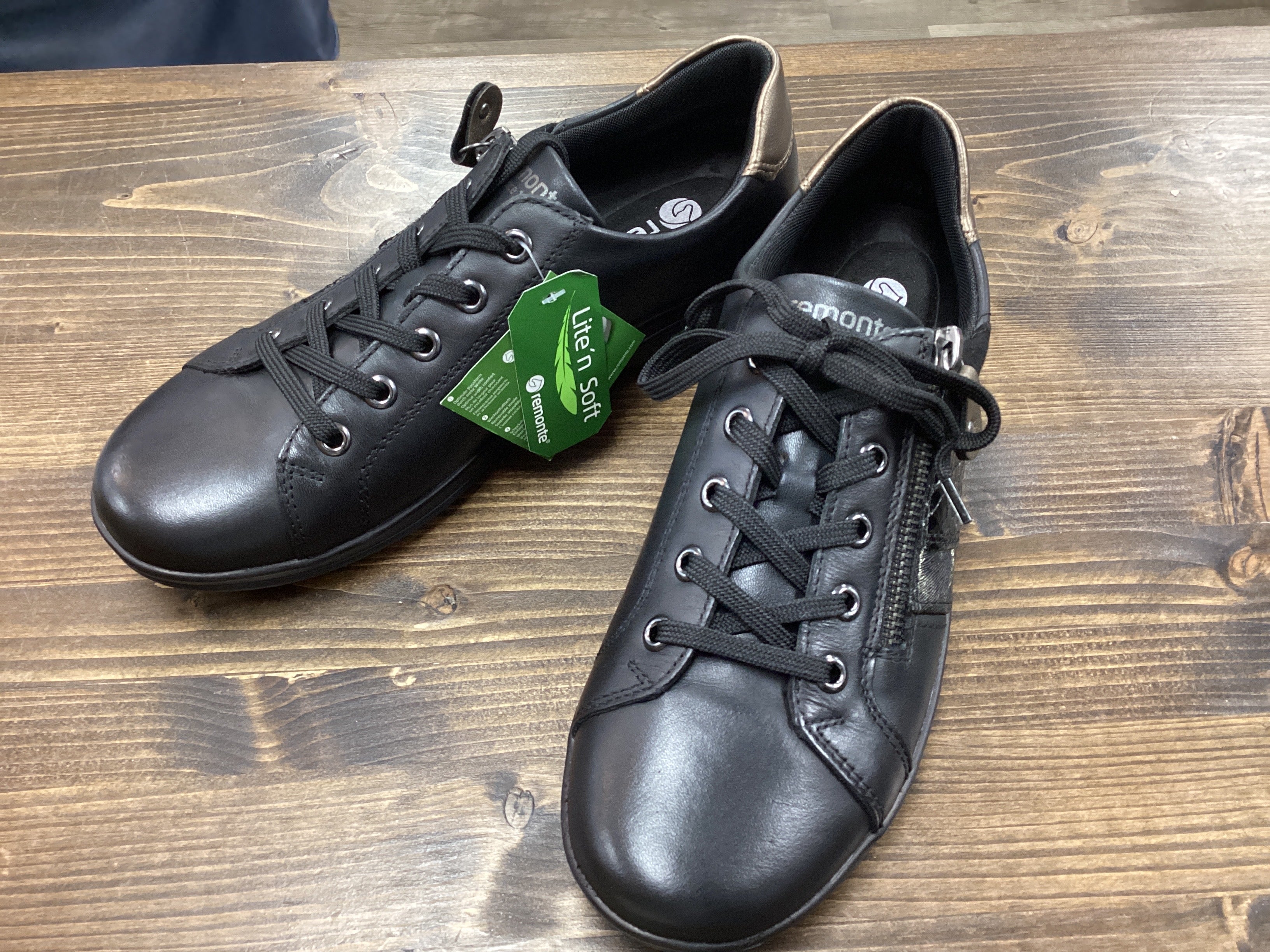 Remonte D1E00-03 Black sneaker with side zipper