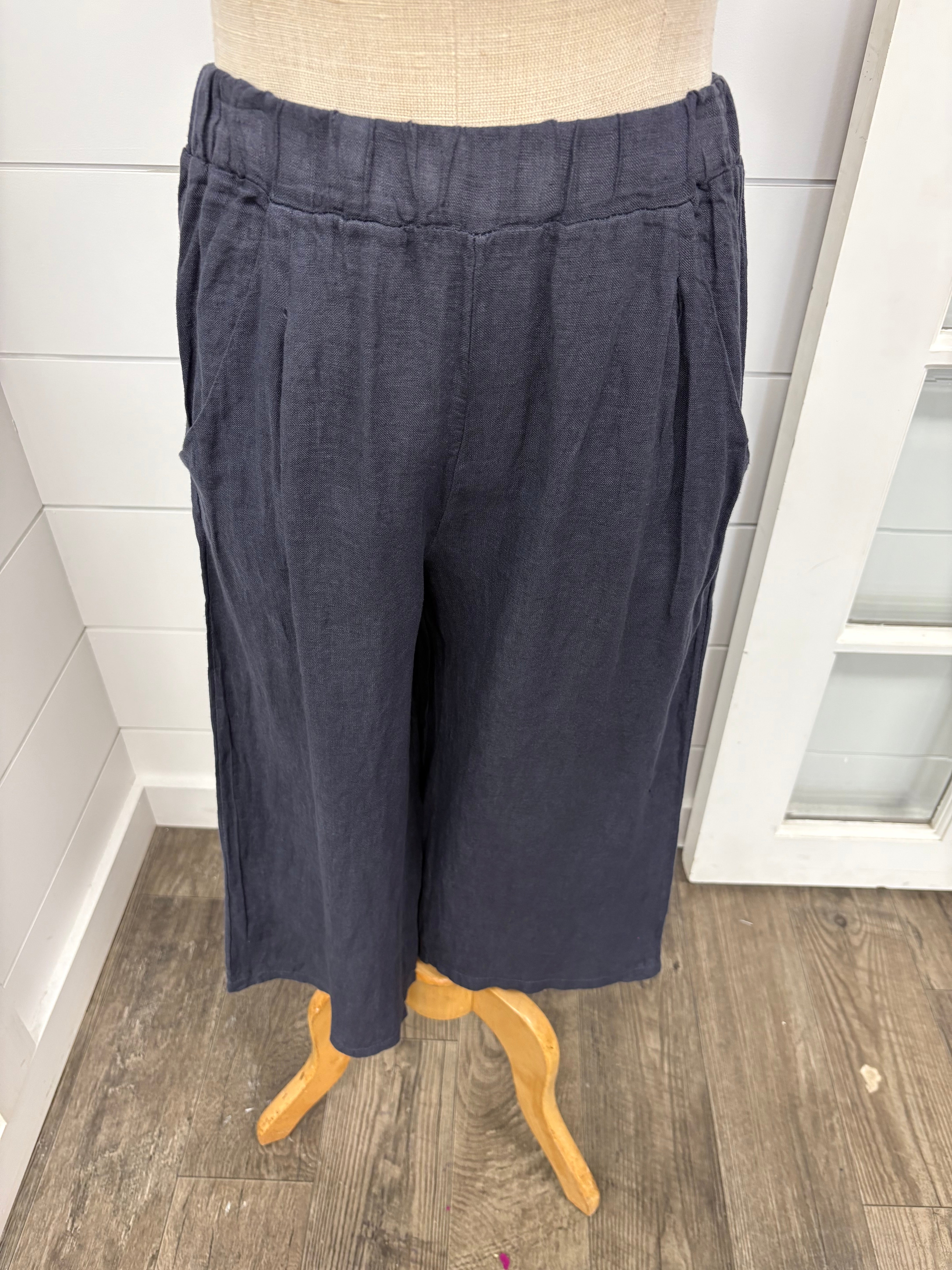 Pistache R-0318 Midnight Navy Linen Capri