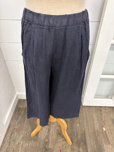 Pistache R-0318 Midnight Navy Linen Capri