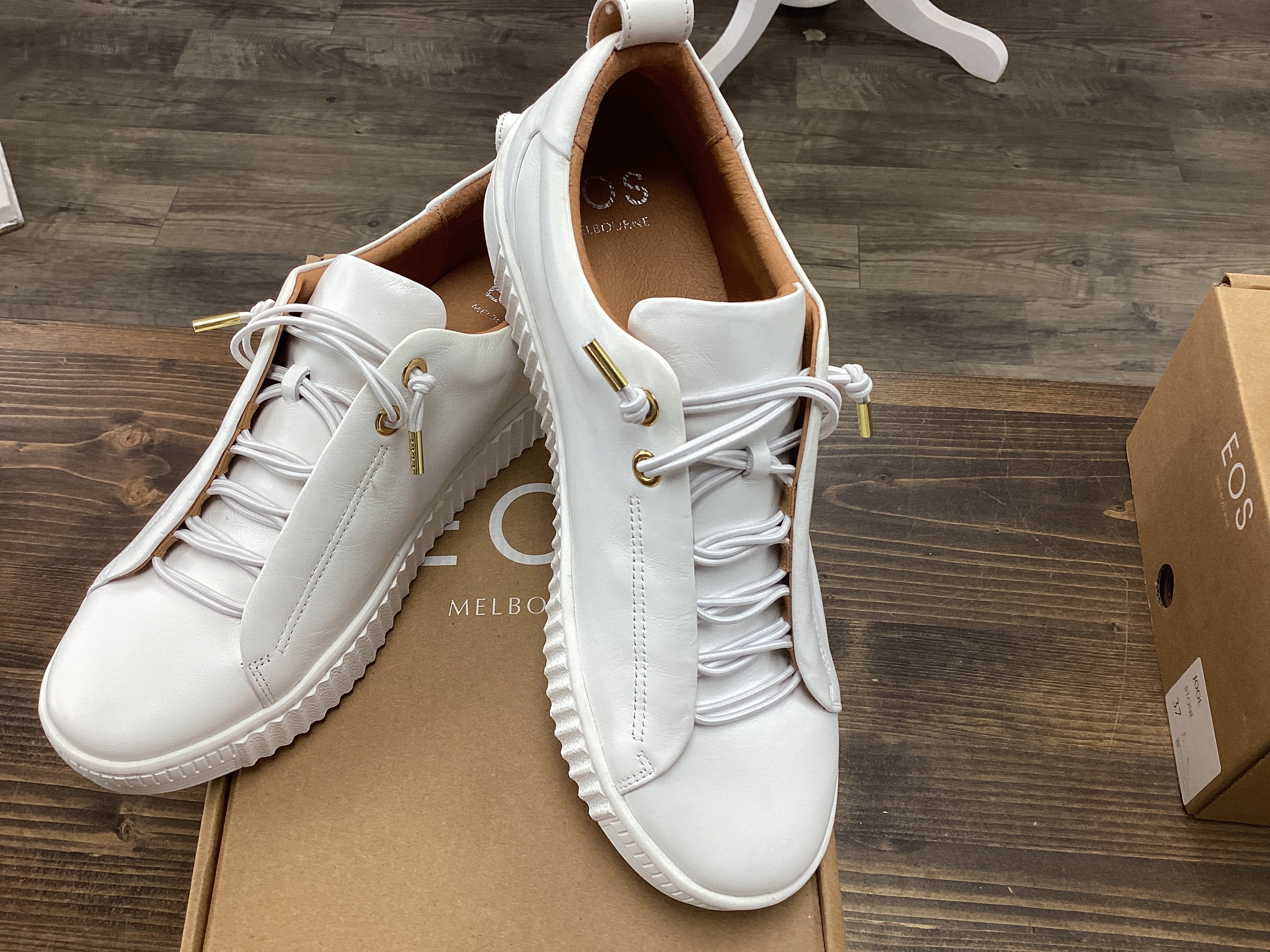 EOS Jool Leather Sneaker