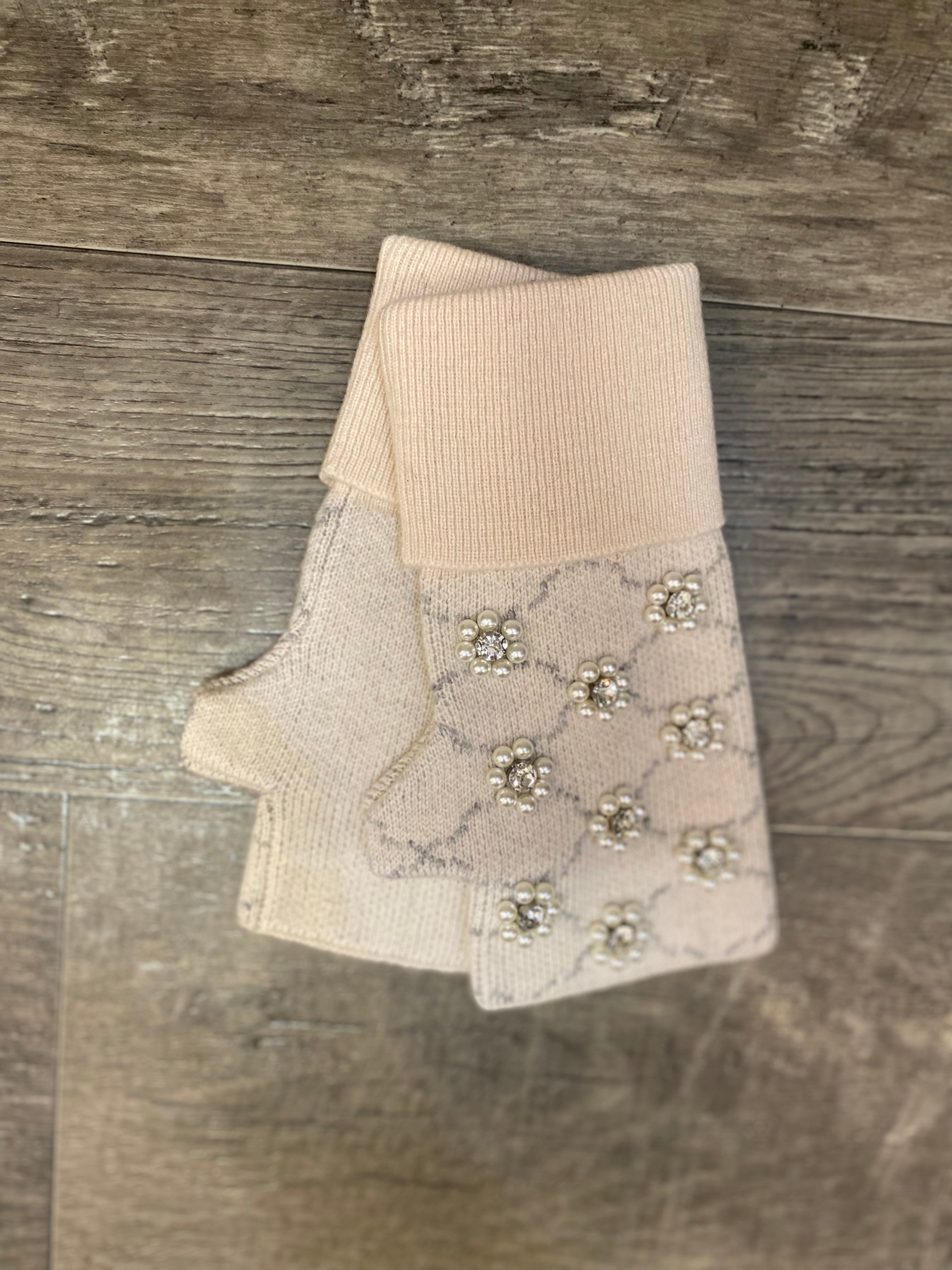 Mitchie’s GLIM86 Knitted Flower Beaded Fingerless Gloves