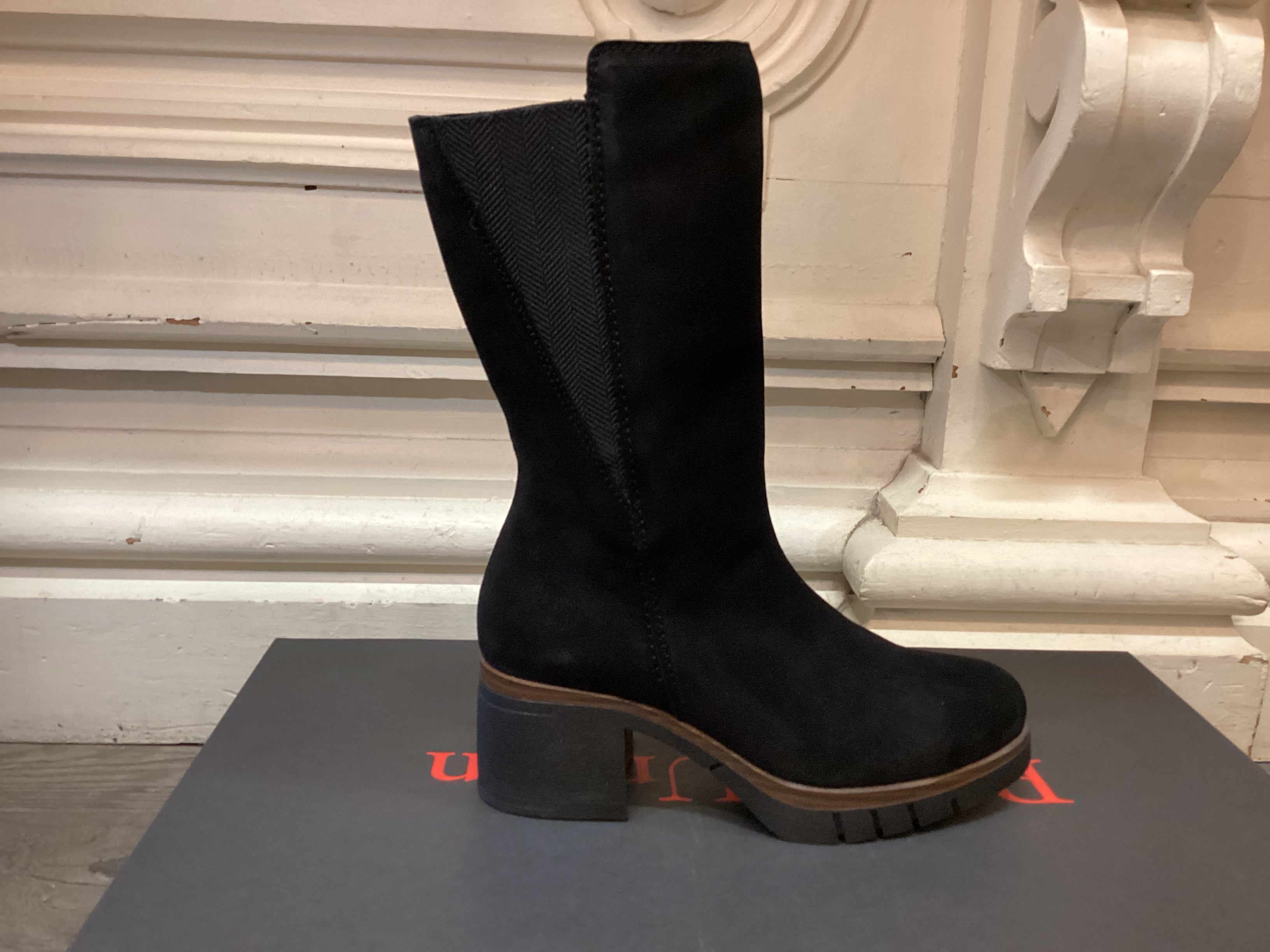 Paula Urban 11-1138 black boots