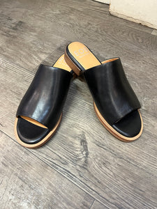 EOS Alla Leather Slide Sandal