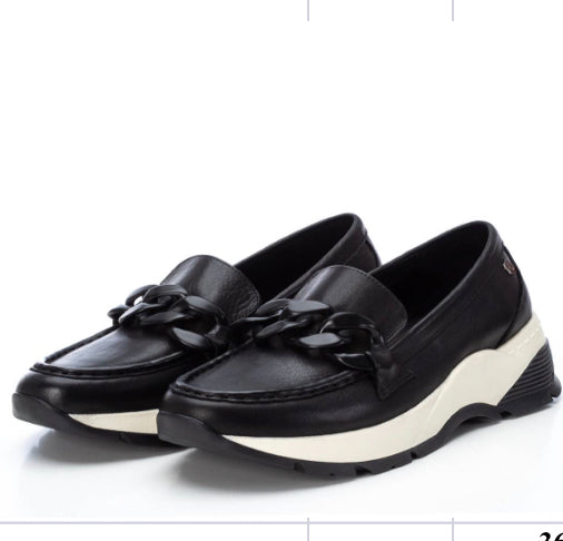 Carmela 160370 Black Chain Loafer