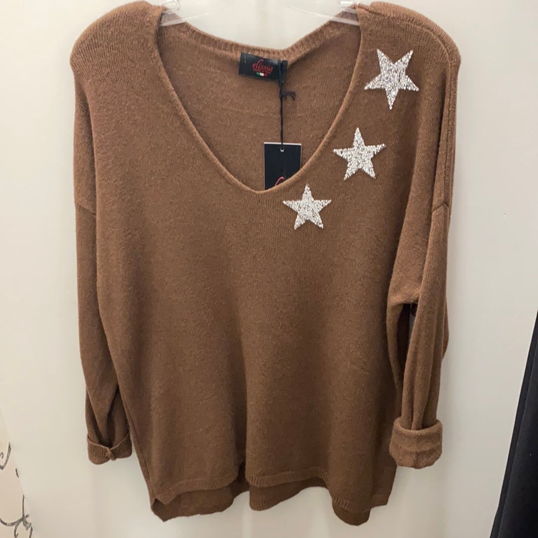Elissia Z7667 Sweater V-Neck Top with Stars in the colour Chocolate