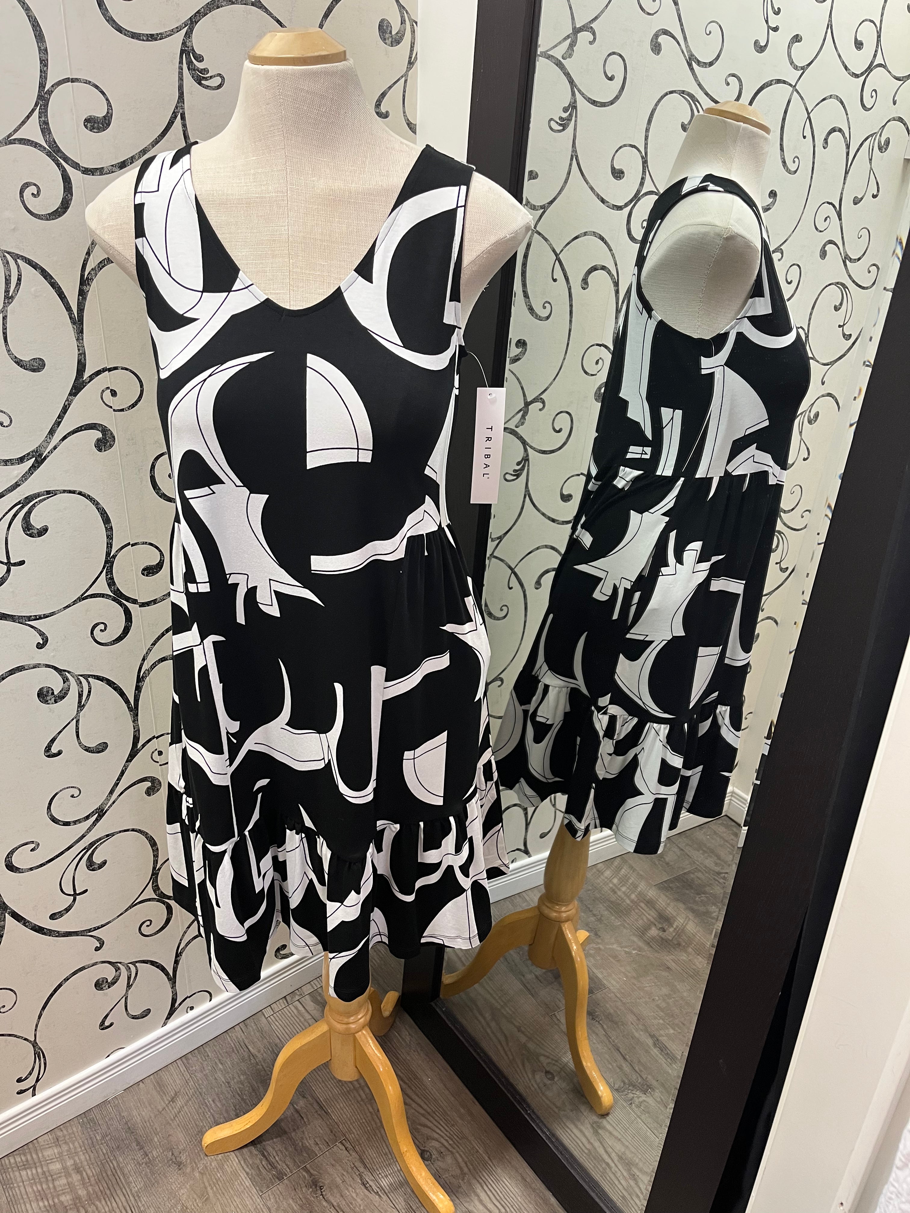 Tribal 13400 Black / White Design Slvls Dress