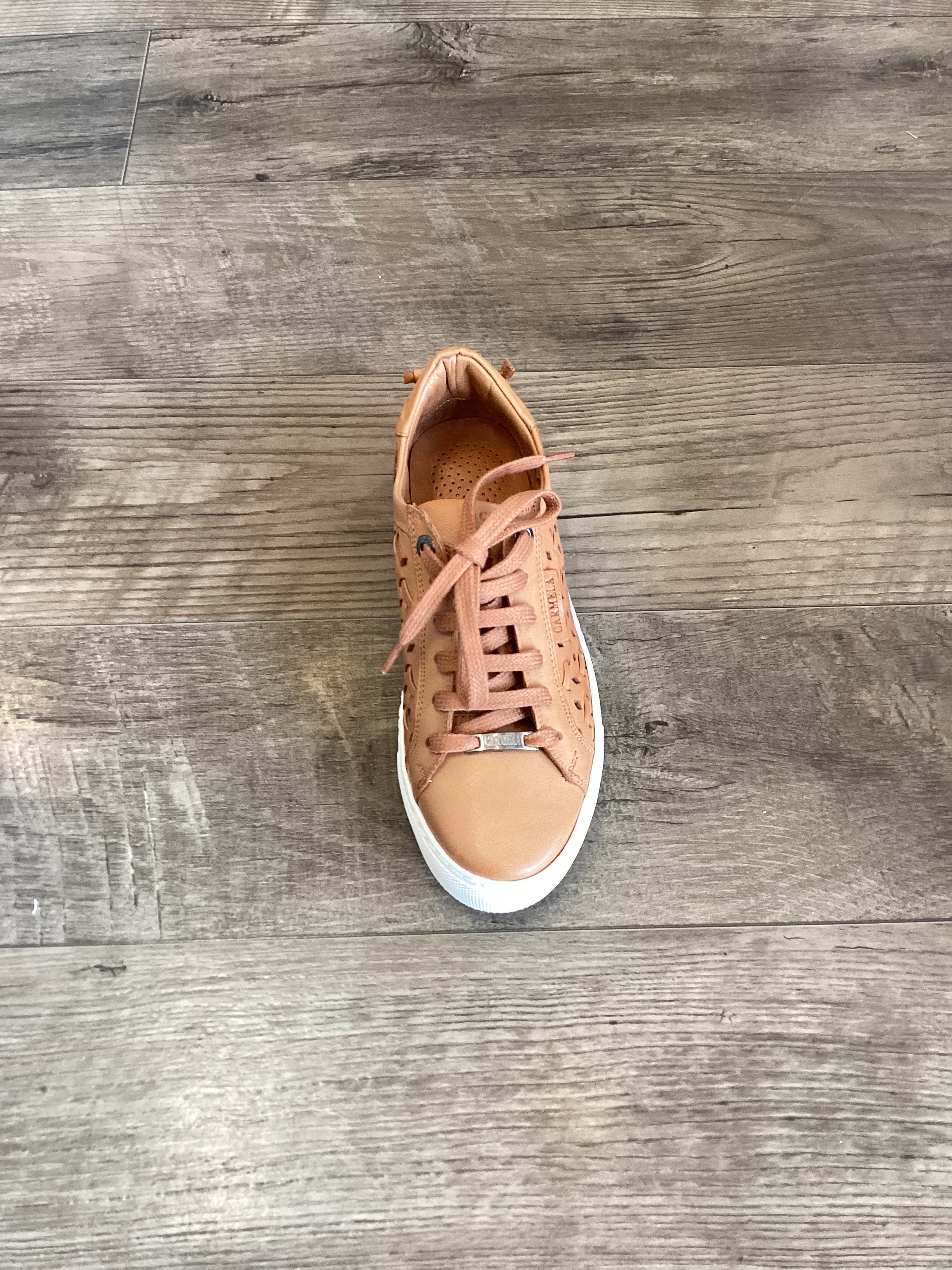 Carmela 67826 Tan Sneaker