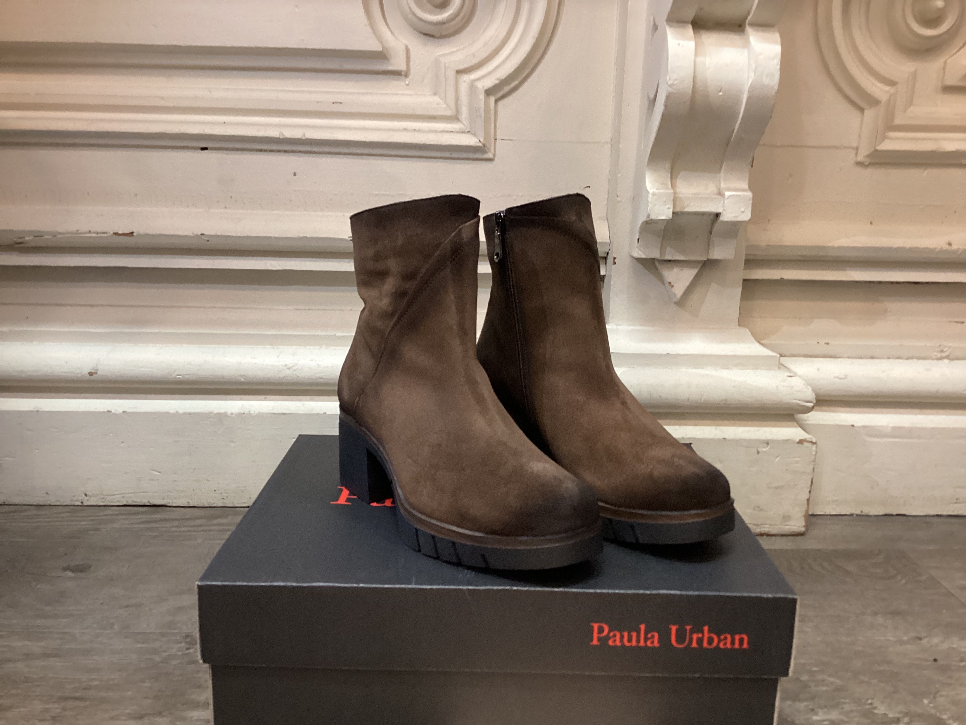 Paula Urban 11–1140 Oil-Vison