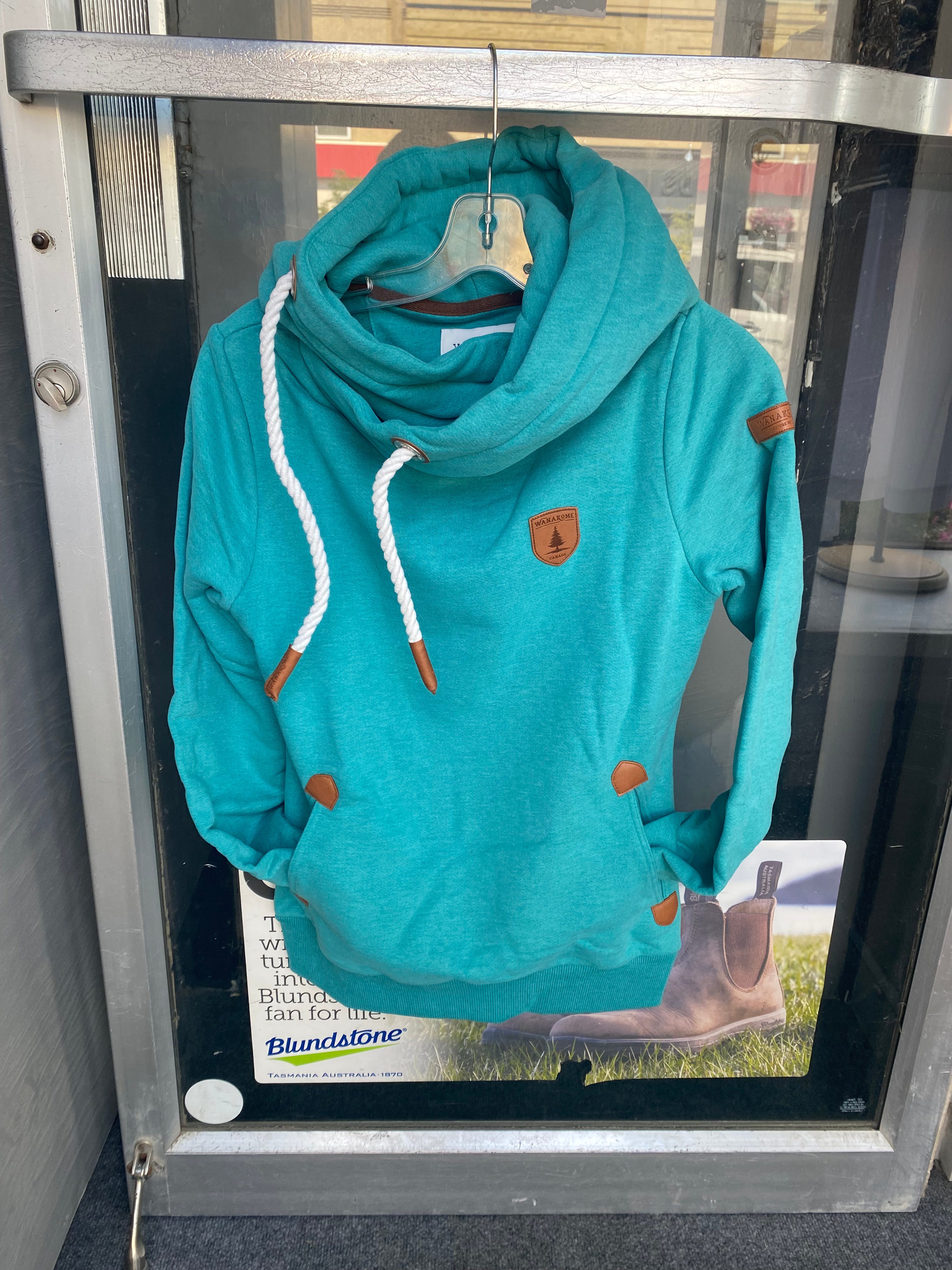 Wanakome Artemis 0702B Lake Pull Over Hoodie