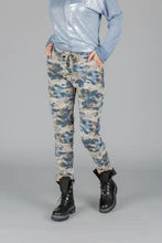 Elissia Z81027 Camo Print Stretch Pants