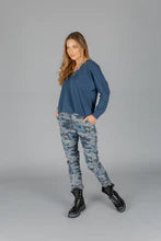 Elissia Z81027 Camo Print Stretch Pants