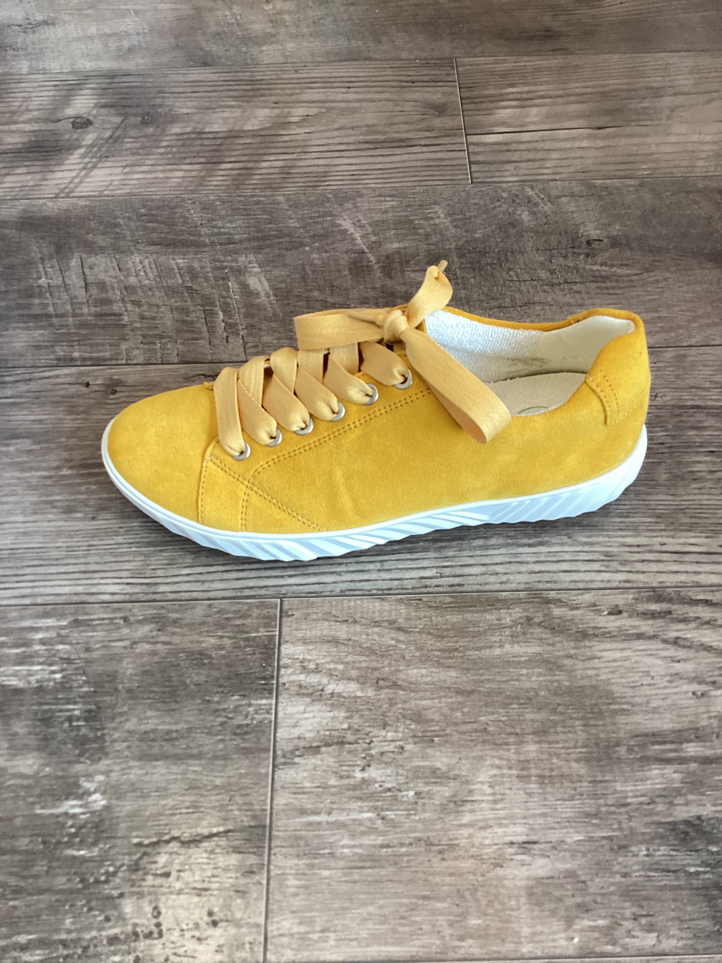 Ara 12-13640 Yellow Suede Sneaker